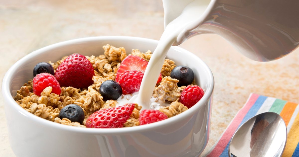 Cereal with long-term powdered milk